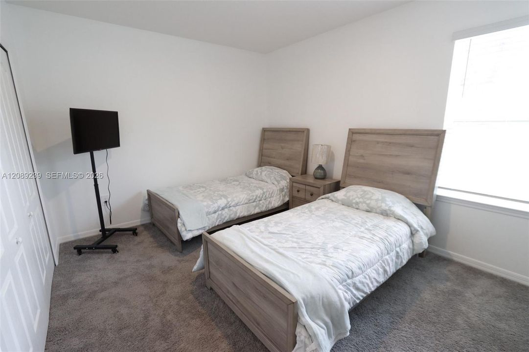 En Venta: $450,000 (4 camas, 2 baños, 2059 Pies cuadrados)