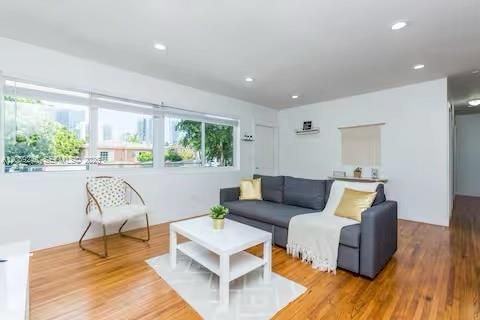 For Rent: $4,500 (3 beds, 2 baths, 1288 Square Feet)