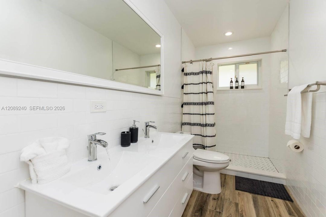 For Rent: $4,500 (3 beds, 2 baths, 1288 Square Feet)