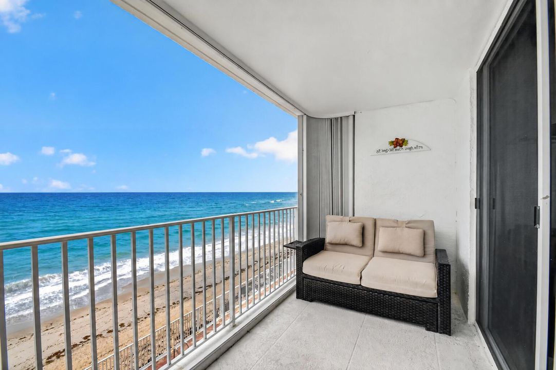 05-Balcony-Loveseat-Ocean-View