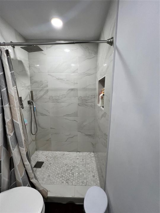 En Venta: $550,000 (3 camas, 2 baños, 1250 Pies cuadrados)