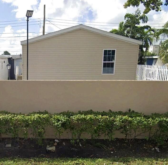 821 SW 1ST STREET FRONT