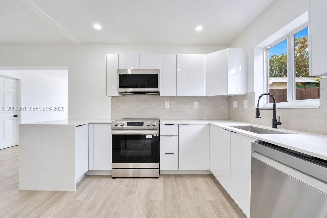 For Sale: $639,900 (3 beds, 2 baths, 1541 Square Feet)