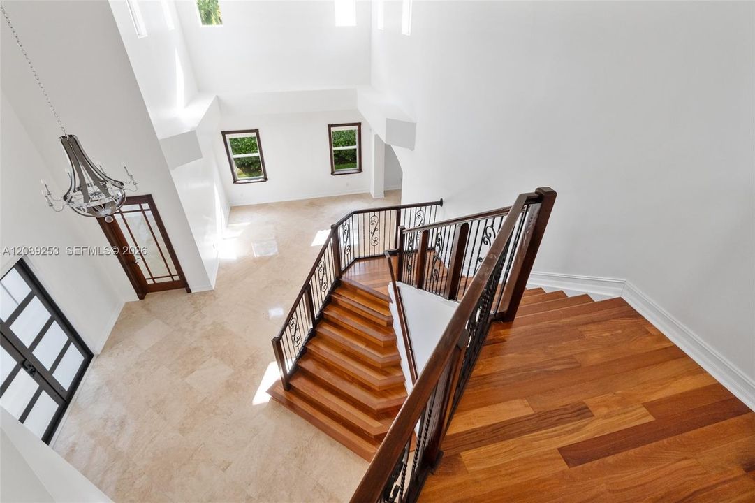 En Venta: $1,799,000 (6 camas, 5 baños, 4246 Pies cuadrados)