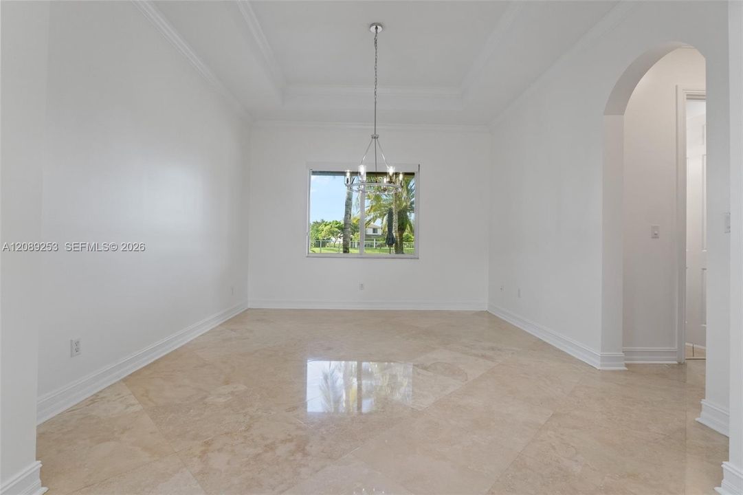 En Venta: $1,799,000 (6 camas, 5 baños, 4246 Pies cuadrados)