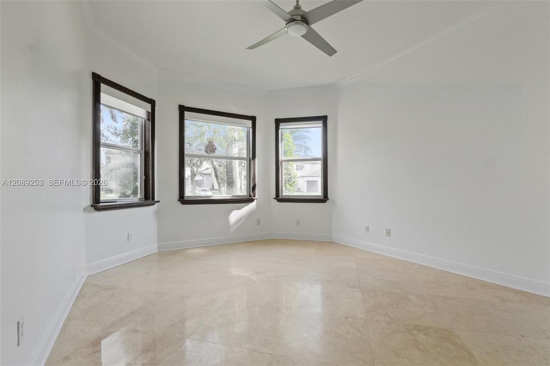 En Venta: $1,799,000 (6 camas, 5 baños, 4246 Pies cuadrados)