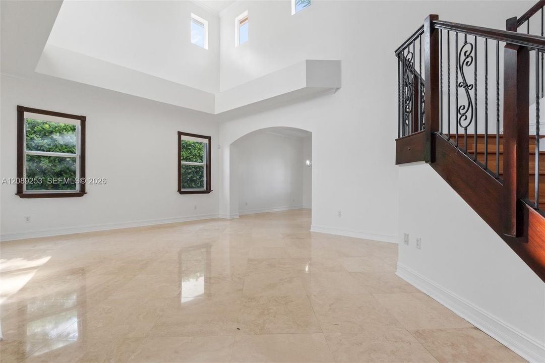 En Venta: $1,799,000 (6 camas, 5 baños, 4246 Pies cuadrados)