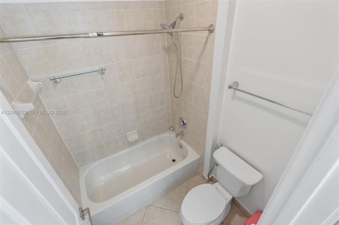 En Venta: $1,799,000 (6 camas, 5 baños, 4246 Pies cuadrados)