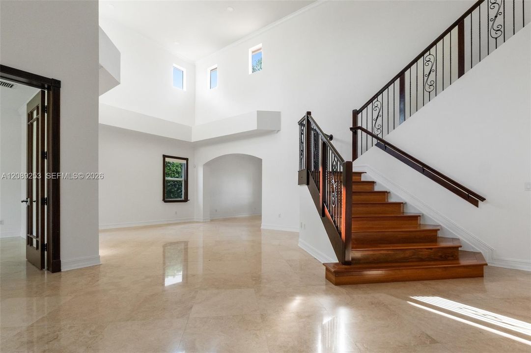 En Venta: $1,799,000 (6 camas, 5 baños, 4246 Pies cuadrados)