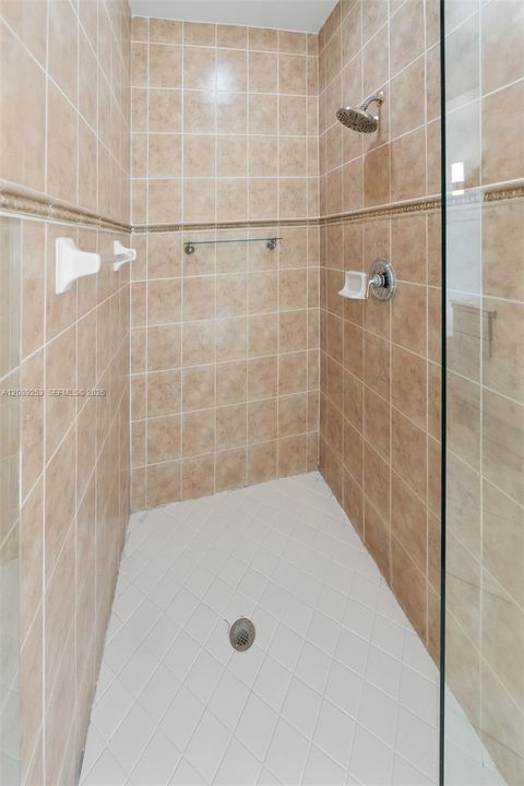 En Venta: $1,799,000 (6 camas, 5 baños, 4246 Pies cuadrados)