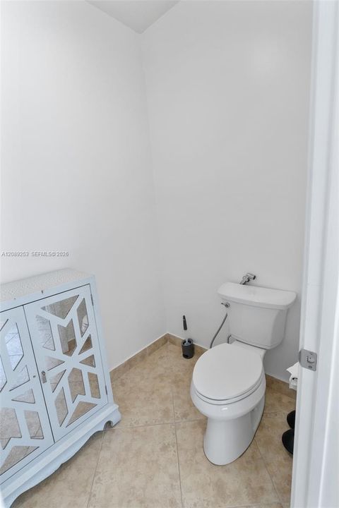 En Venta: $1,799,000 (6 camas, 5 baños, 4246 Pies cuadrados)