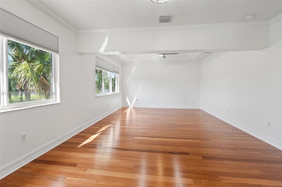 En Venta: $1,799,000 (6 camas, 5 baños, 4246 Pies cuadrados)