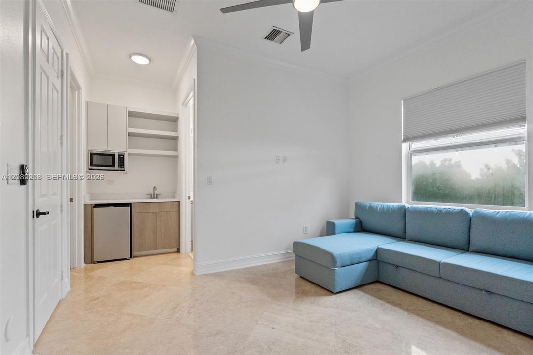 En Venta: $1,799,000 (6 camas, 5 baños, 4246 Pies cuadrados)