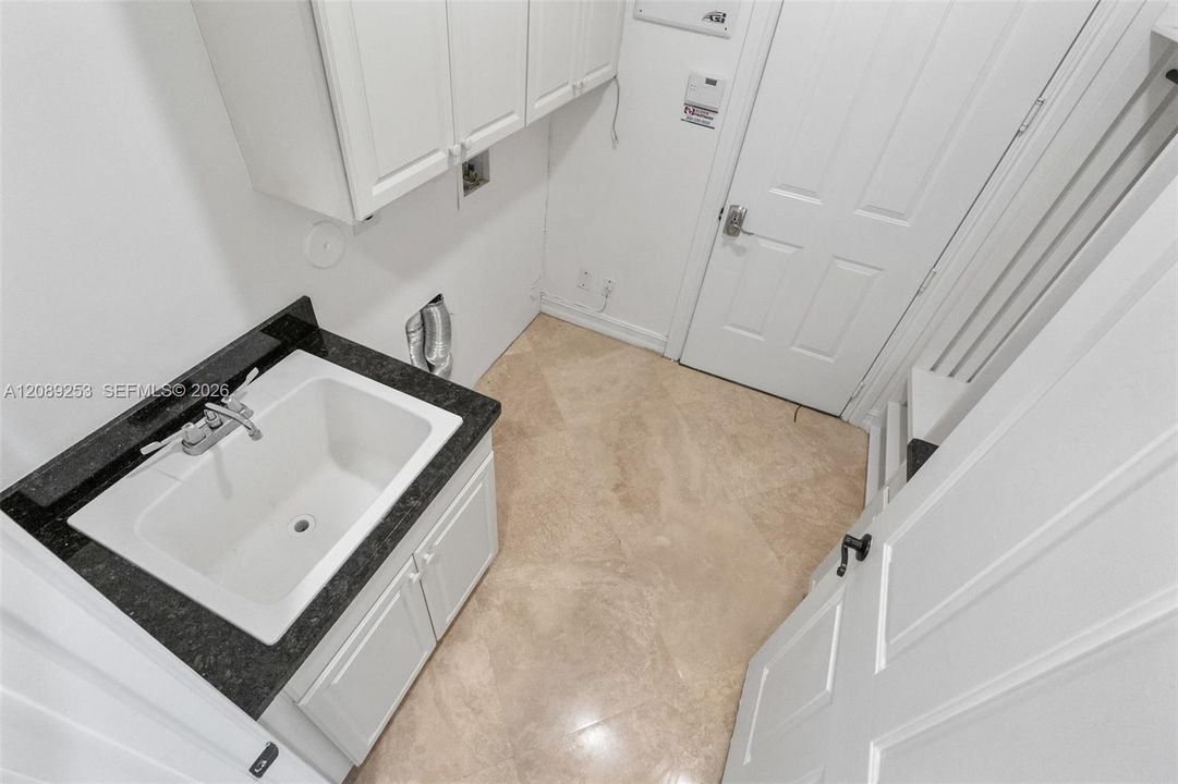 En Venta: $1,799,000 (6 camas, 5 baños, 4246 Pies cuadrados)