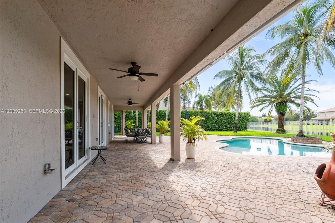 En Venta: $1,799,000 (6 camas, 5 baños, 4246 Pies cuadrados)