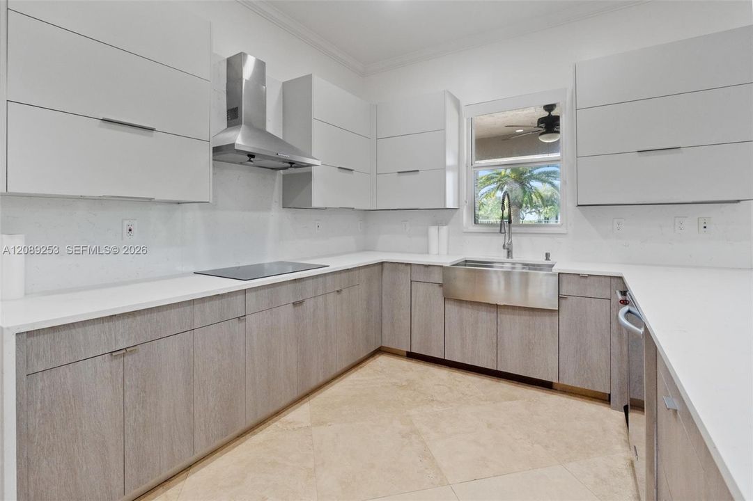 En Venta: $1,799,000 (6 camas, 5 baños, 4246 Pies cuadrados)