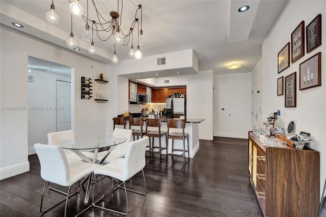 For Rent: $3,550 (2 beds, 2 baths, 1041 Square Feet)