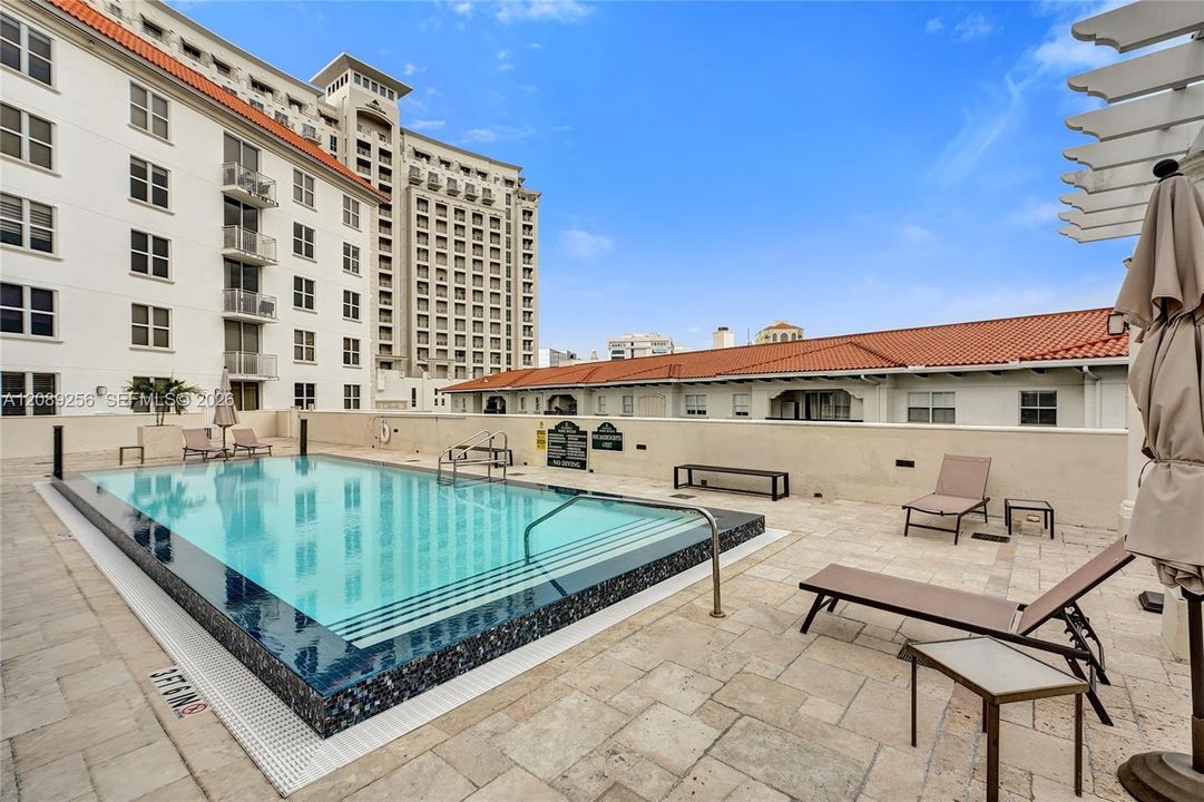 For Rent: $3,550 (2 beds, 2 baths, 1041 Square Feet)