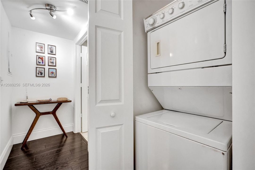 For Rent: $3,550 (2 beds, 2 baths, 1041 Square Feet)