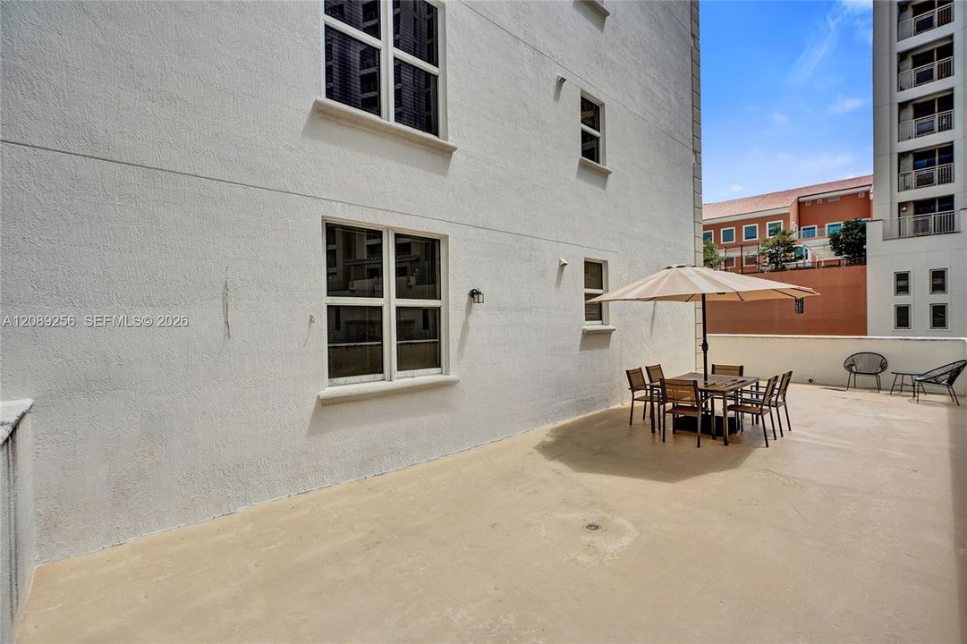 For Rent: $3,550 (2 beds, 2 baths, 1041 Square Feet)