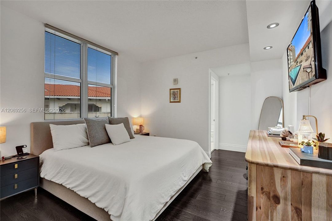 For Rent: $3,550 (2 beds, 2 baths, 1041 Square Feet)