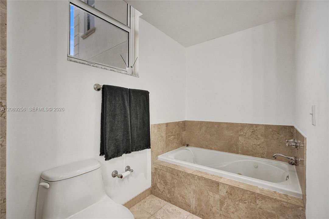 For Rent: $3,550 (2 beds, 2 baths, 1041 Square Feet)