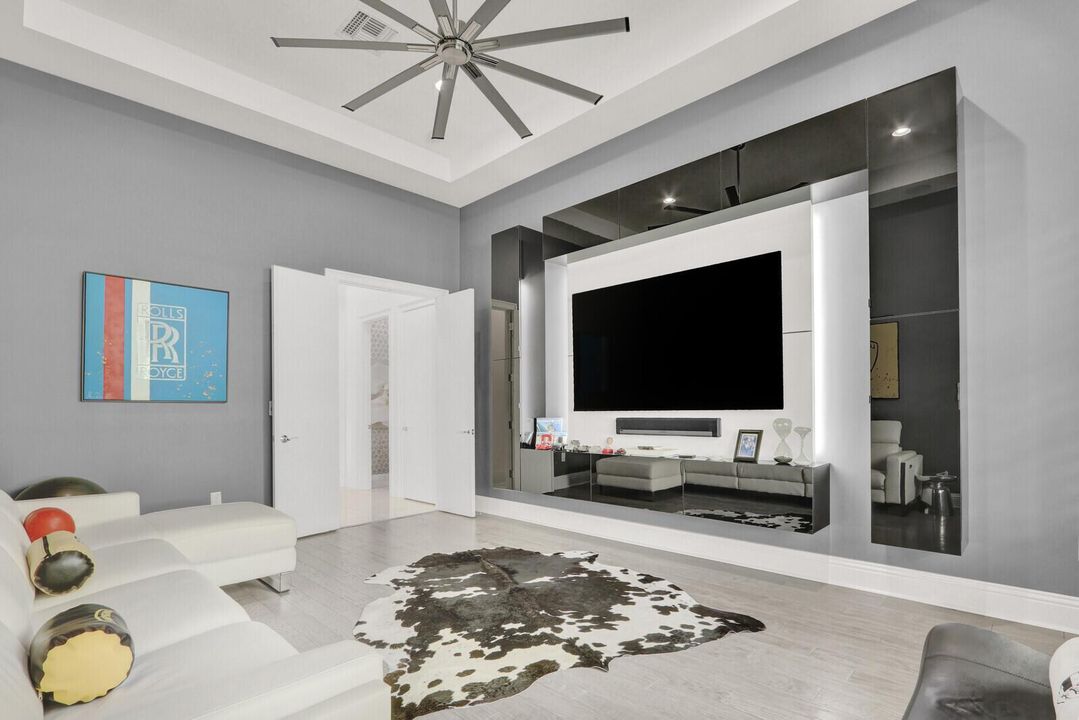 MEDIA ROOM/DEN