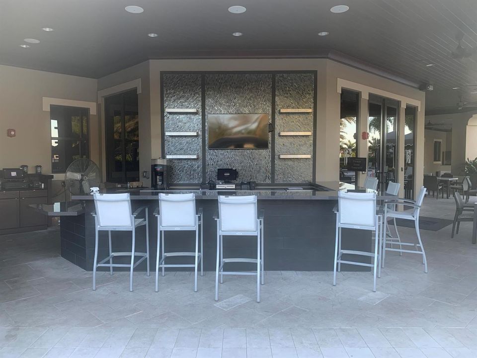 OUTDOOR BAR