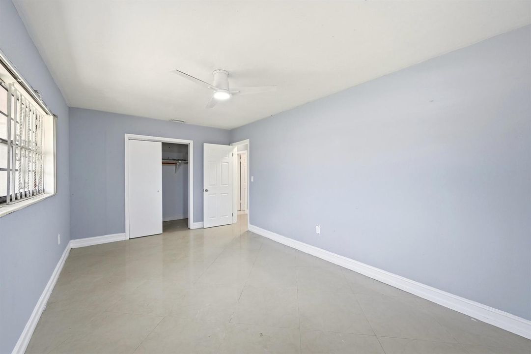 BEDROOM LARGE