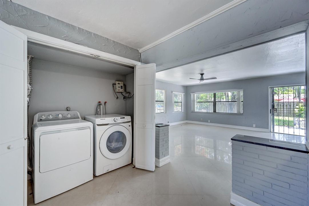 DELUX FULL SIZE WASHER AND DRYER