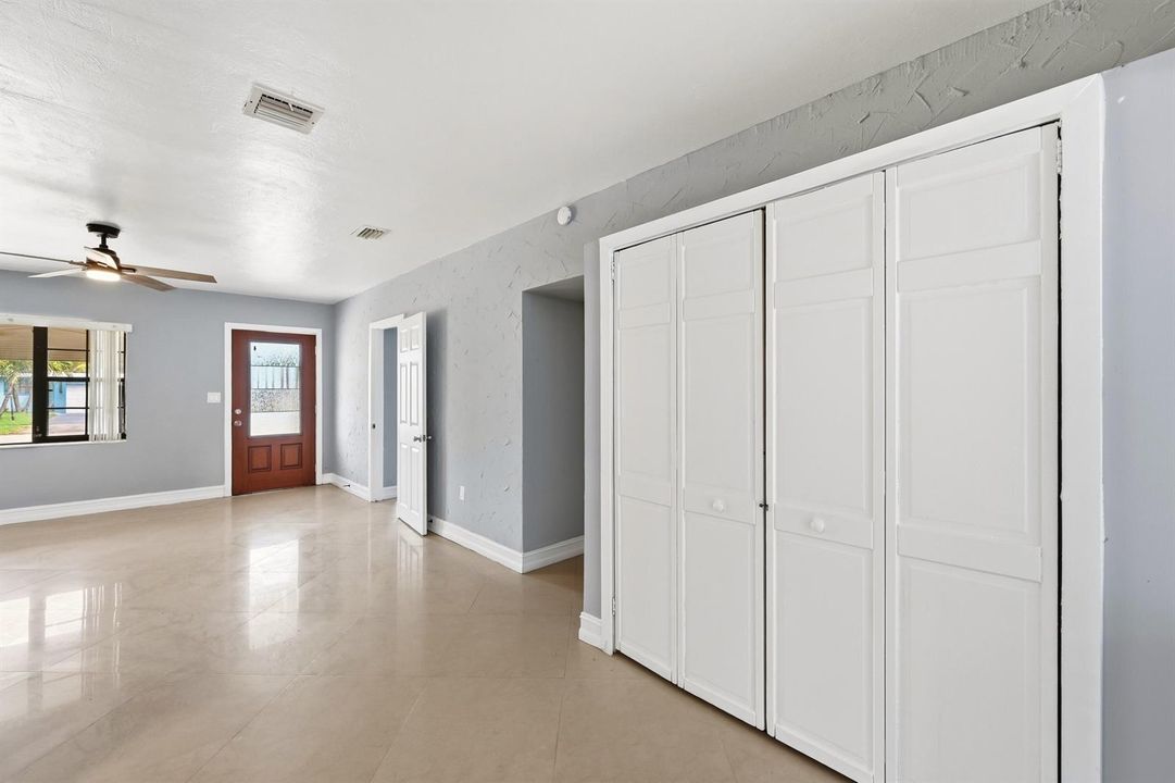 WIDE WALKWAY TO ENTRY