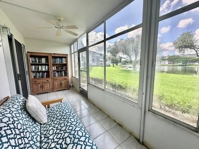 Enclosed Patio W/LAKE VIEW