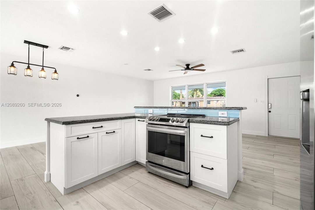 For Sale: $609,900 (3 beds, 2 baths, 1270 Square Feet)