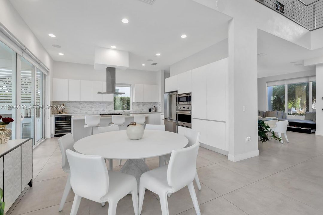 En Venta: $2,290,000 (5 camas, 5 baños, 4628 Pies cuadrados)