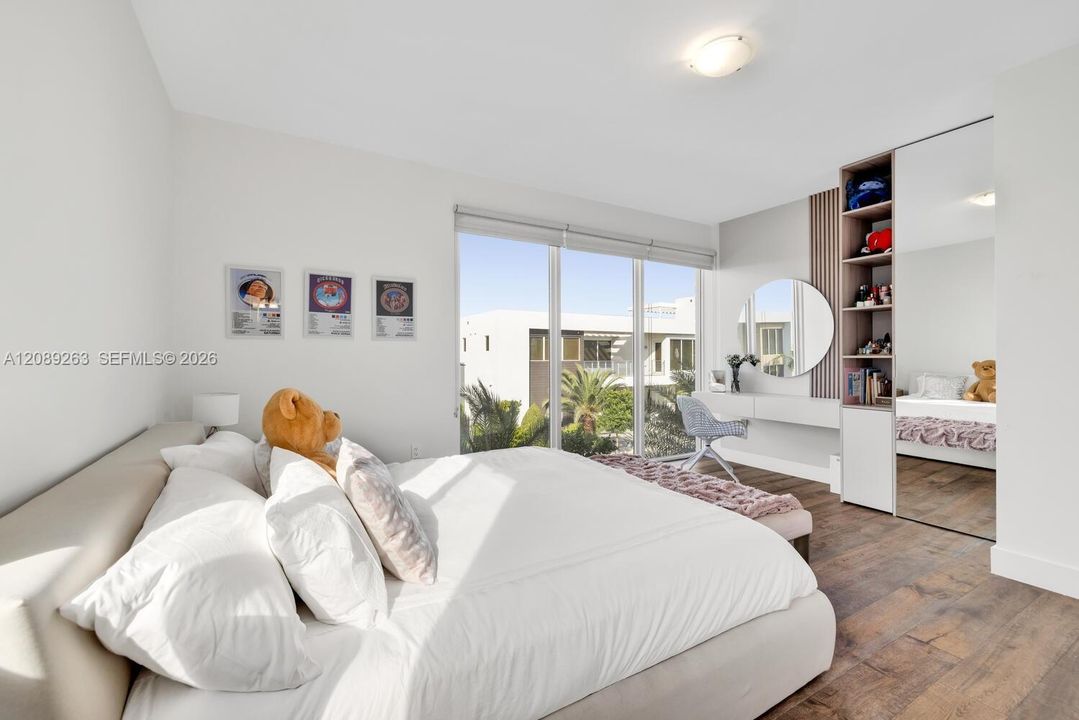 En Venta: $2,290,000 (5 camas, 5 baños, 4628 Pies cuadrados)