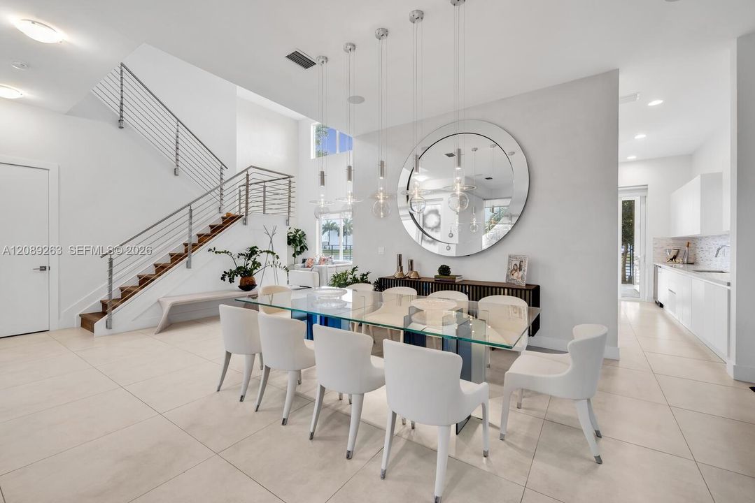 En Venta: $2,290,000 (5 camas, 5 baños, 4628 Pies cuadrados)