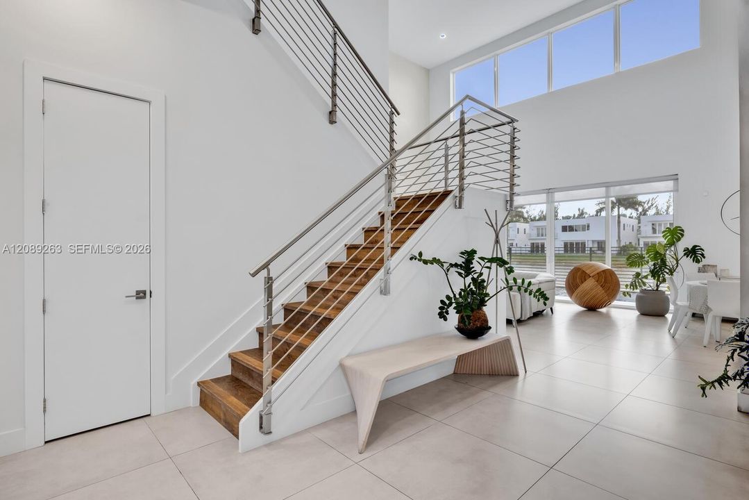 En Venta: $2,290,000 (5 camas, 5 baños, 4628 Pies cuadrados)