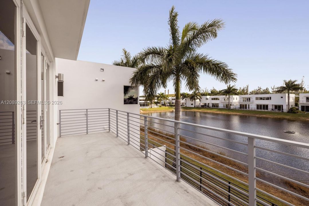 En Venta: $2,290,000 (5 camas, 5 baños, 4628 Pies cuadrados)