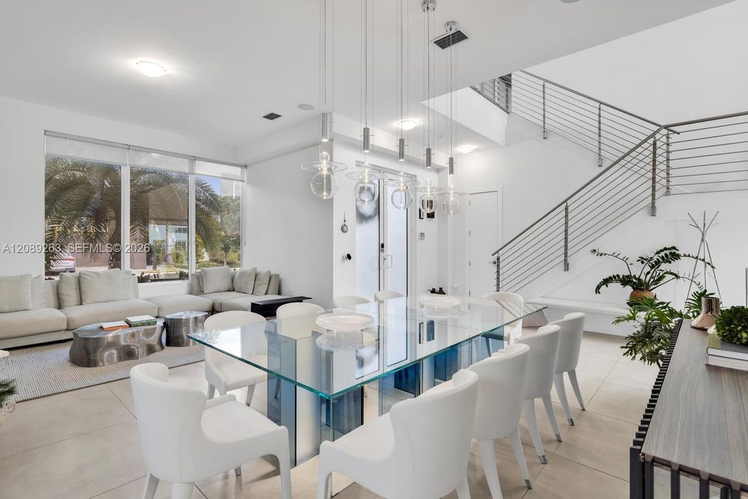 En Venta: $2,290,000 (5 camas, 5 baños, 4628 Pies cuadrados)