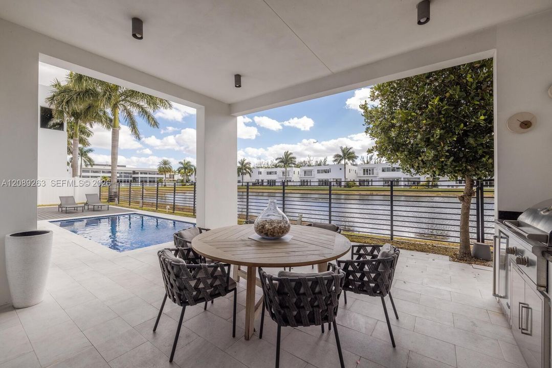 En Venta: $2,290,000 (5 camas, 5 baños, 4628 Pies cuadrados)