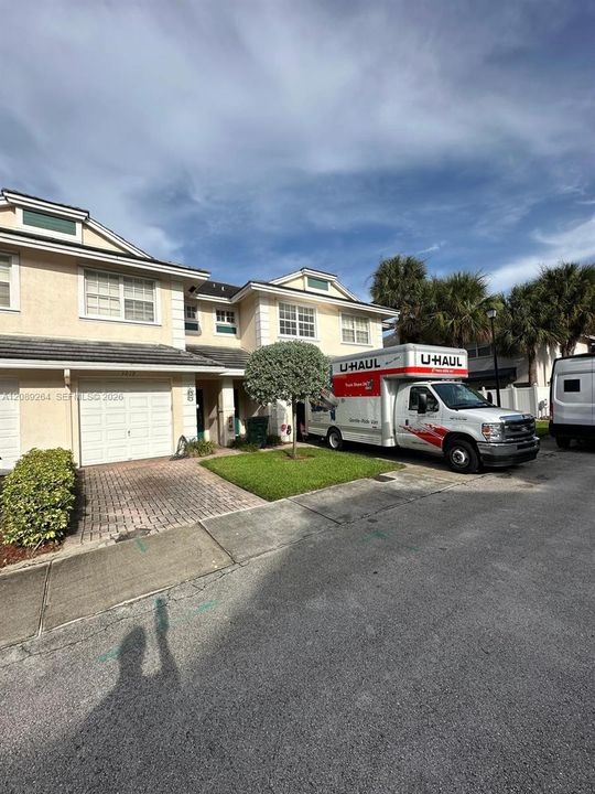 For Rent: $3,000 (2 beds, 2 baths, 1424 Square Feet)
