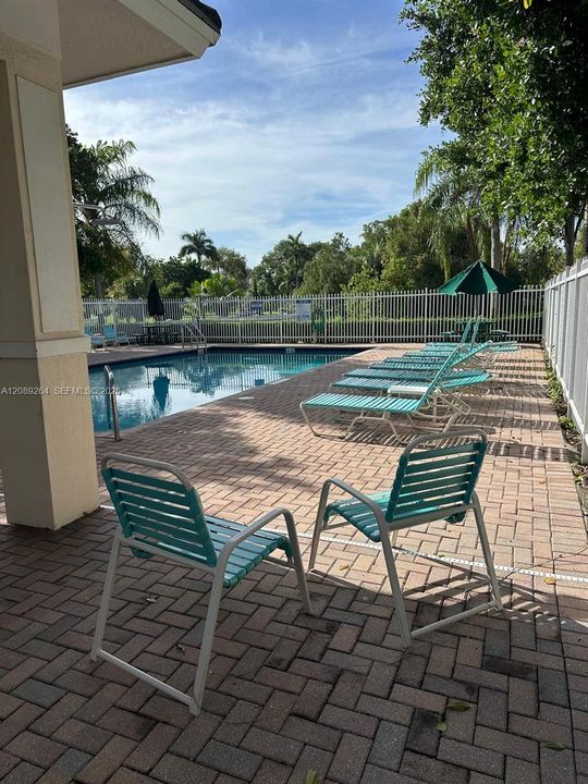 For Rent: $3,000 (2 beds, 2 baths, 1424 Square Feet)