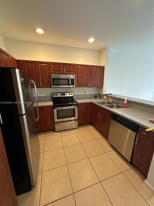 For Rent: $3,000 (2 beds, 2 baths, 1424 Square Feet)