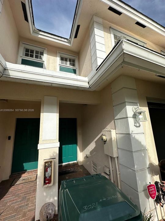 For Rent: $3,000 (2 beds, 2 baths, 1424 Square Feet)