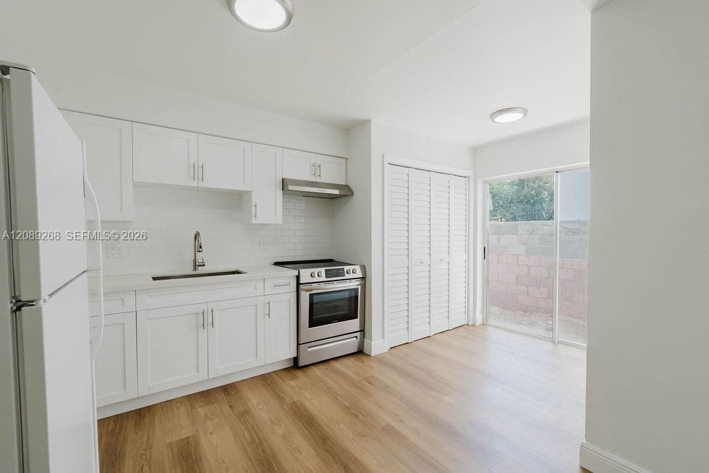 For Rent: $2,000 (2 beds, 1 baths, 1670 Square Feet)
