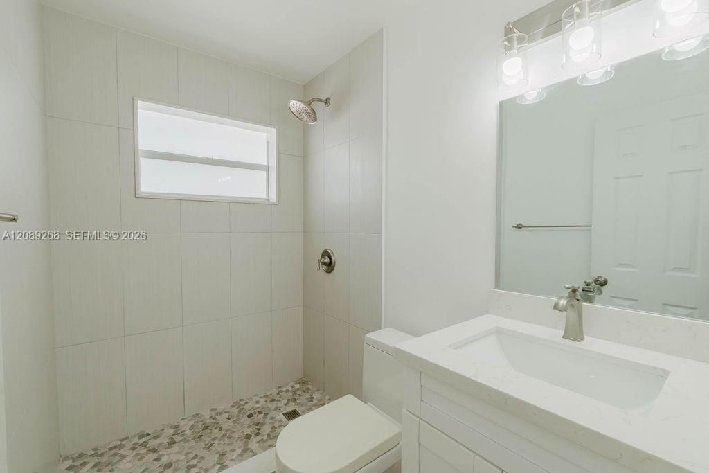 For Rent: $2,000 (2 beds, 1 baths, 1670 Square Feet)