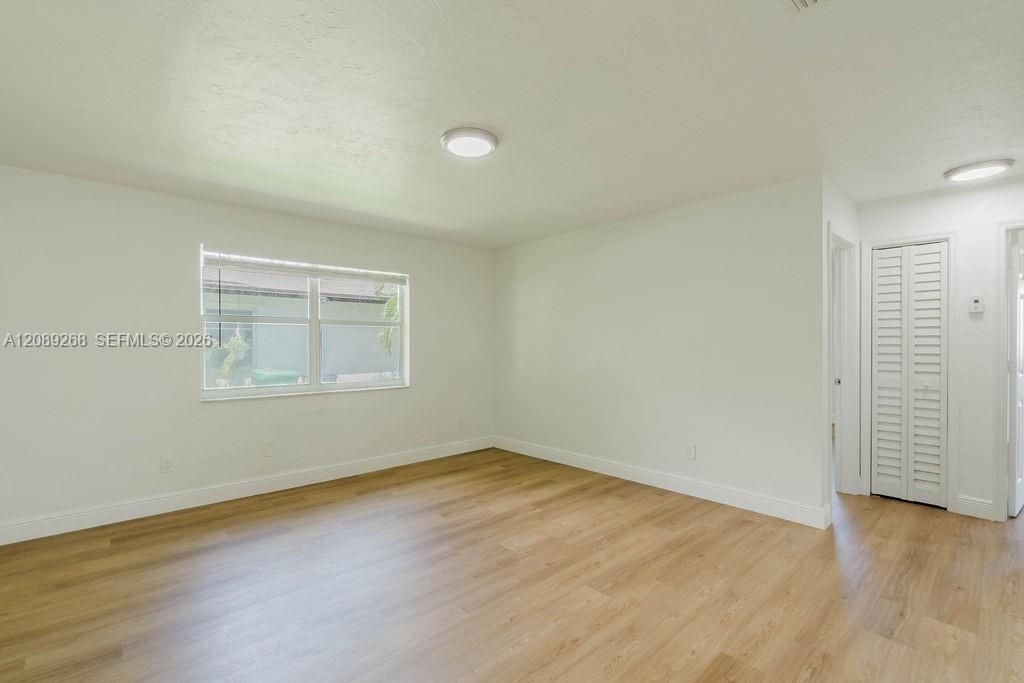 For Rent: $2,000 (2 beds, 1 baths, 1670 Square Feet)