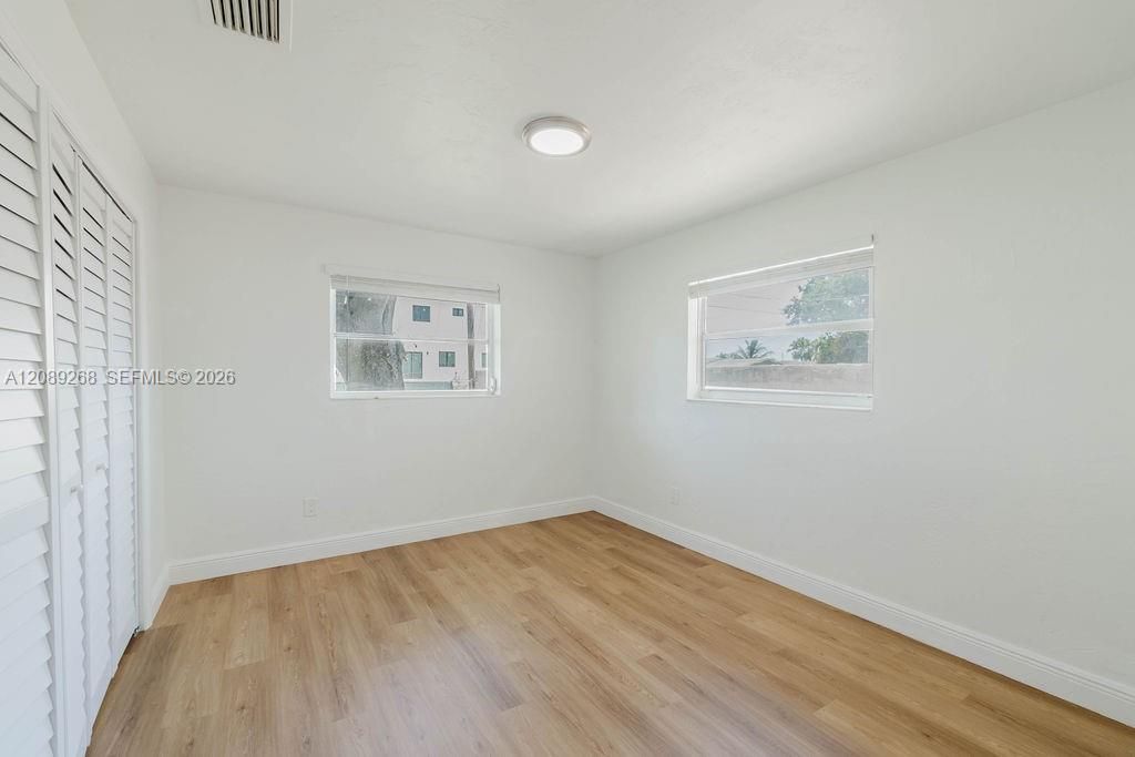 For Rent: $2,000 (2 beds, 1 baths, 1670 Square Feet)