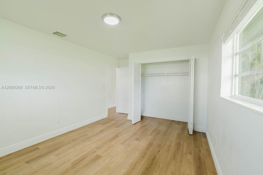 For Rent: $2,000 (2 beds, 1 baths, 1670 Square Feet)