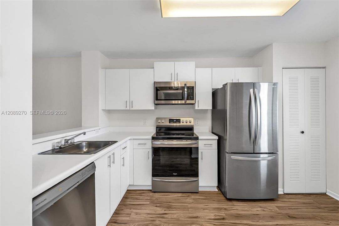 STAINLESS APPLIANCES